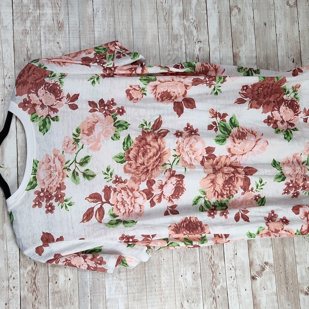 Torrid, Vintage burnout Floral White, peach and rust Tee, sz 1 - Picture 3 of 5